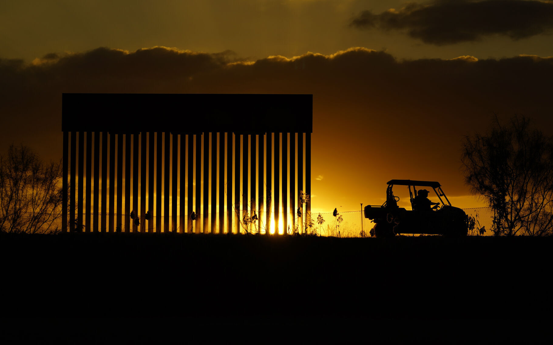 450: Miles of border wall